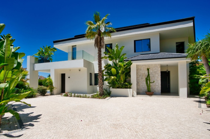 Qlistings Villa in Marbesa, Costa del Sol image 3